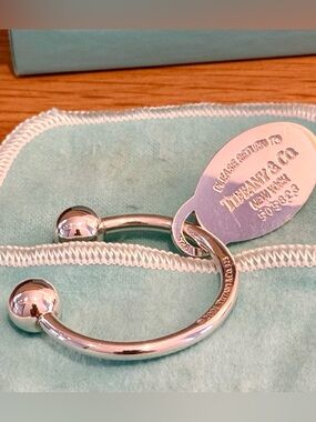 Tiffany & Co. Sterling Silver Oval Tag Keyring with Signature Blue Pouch
